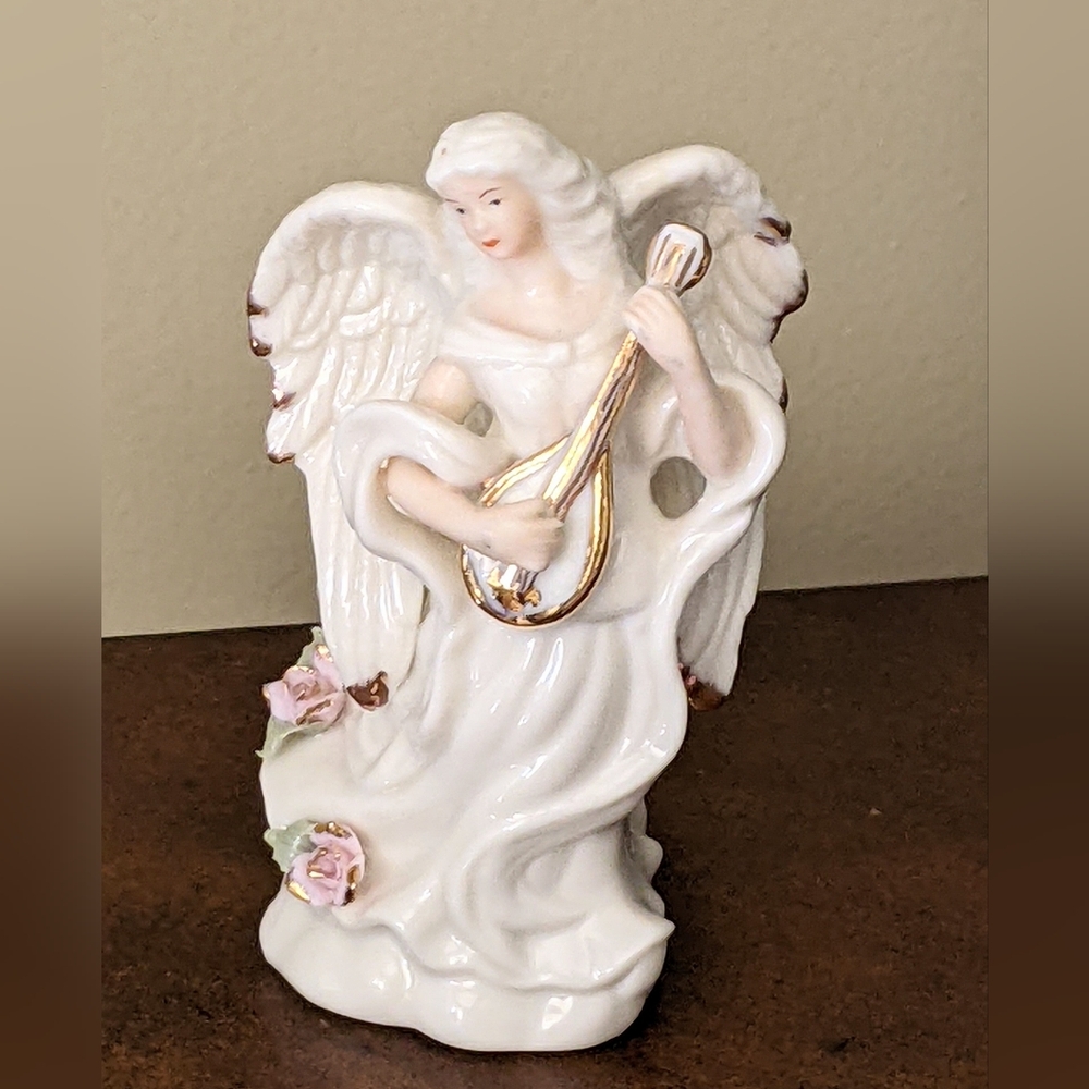 VINTAGE FINE PORCELAIN ANGEL PLAYING LUTE MANDOLIN FIGURINE
